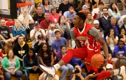 Le dunkeur du jour : Derrick Jones survole le City of Palms Dunk Contest