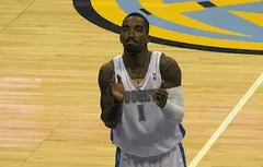 On cherche un extincteur pour J.R. Smith