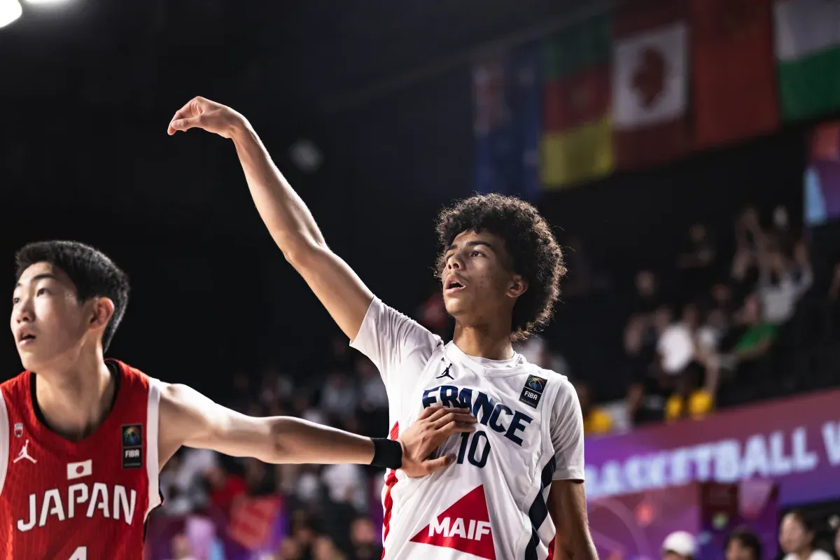 Dan Boudine (France) contre le Japon lors de la Coupe du monde U17