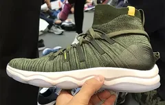 Li-Ning se met au tissu sur son nouveau modèle