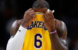 Diminué physiquement, LeBron James bat des records de maladresse