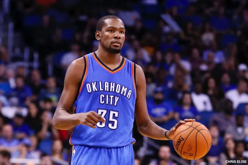 L'ailier superstar du Thunder a effectivement ajouté un 64e match d'affilée à plus de 20 points marqués, soit la plus longue série depuis 1990-91 et un certain Michael Jordan