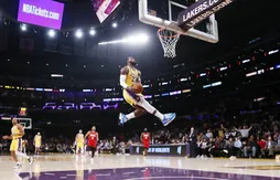 Une photo, une histoire | Le dunk hommage « involontaire » de LeBron James à Kobe Bryant