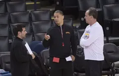 Un ancien assistant des Cavaliers porte plainte contre les dirigeants
