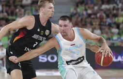 Luka Doncic en tenue face à la Grande-Bretagne