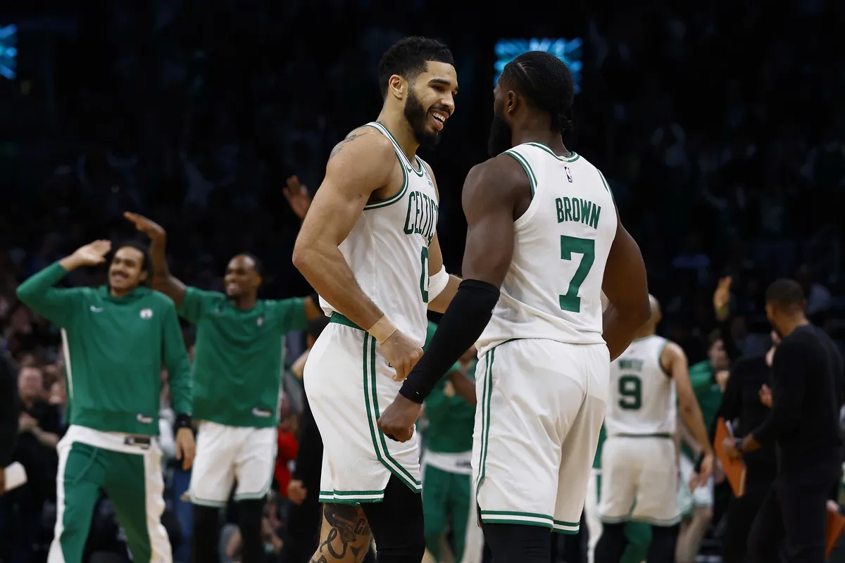 Jaylen Brown et Jayson Tatum