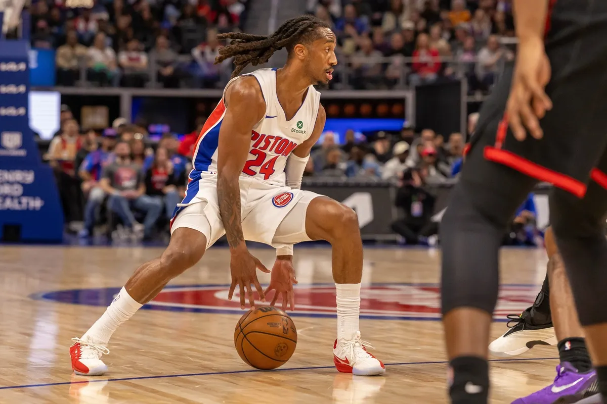 Daniss Jenkins (Pistons) contre les Raptors