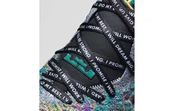 Nike : des couleurs dans tous les sens pour l’école de LeBron James