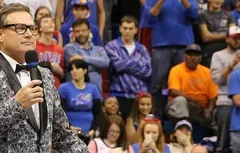 Le coach de Kansas se moque du look d’Andrew Wiggins