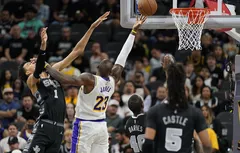 Avec un 4e triple-double de suite de LeBron James, les Lakers repoussent les Spurs de Victor Wembanyama