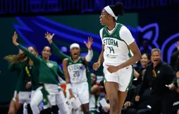 Dominique Malonga frôle la perfection face à Paige Bueckers !