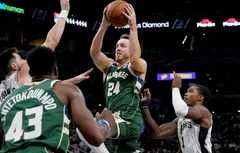 Pat Connaughton active sa “player option” à 9.4 millions de dollars