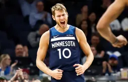 Malgré un nez cassé, Jake Layman est bien présent pour la reprise des Wolves