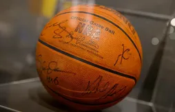 Un demi-million de dollars pour le ballon du premier titre du duo Kobe/Shaq