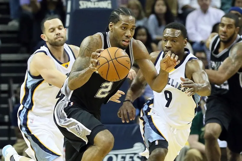 32 pts, 5 contres, 4 interceptions, 7 rbds pour Kawhi Leonard !