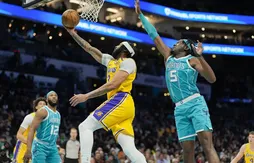 Anthony Davis (42 points, 23 rebonds) sort les muscles à Charlotte !