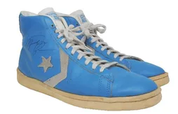 33 000 dollars pour une paire de Converse portée par Michael Jordan