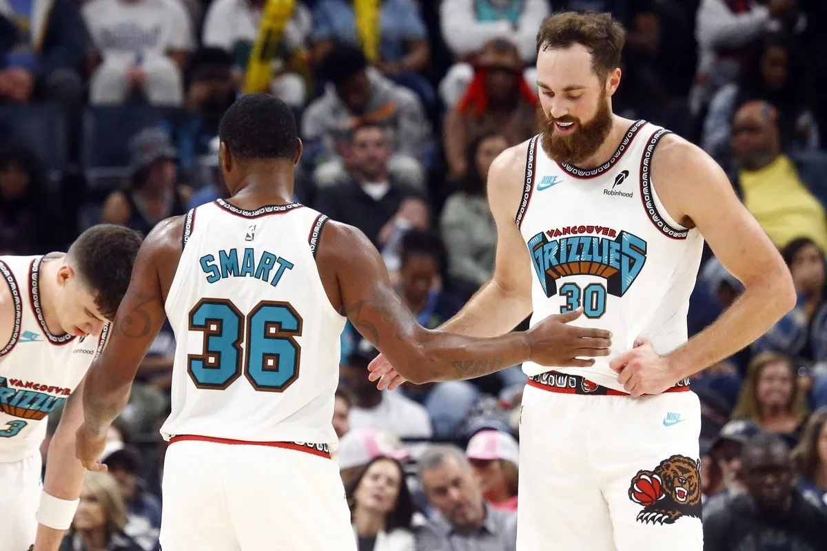 Jay Huff et les Grizzlies
