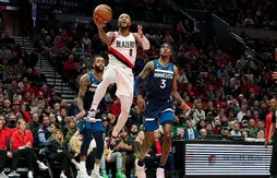 Damian Lillard dynamite encore les Wolves en trois quart-temps