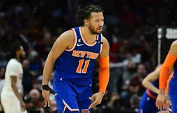 Jalen Brunson vise le trophée de “Most Improved Player”