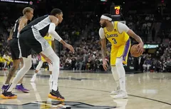 Sans LeBron James, Anthony Davis triomphe de Victor Wembanyama