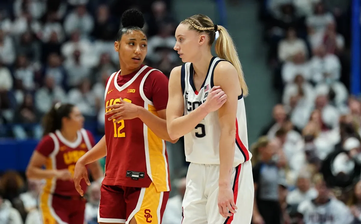 Paige Bueckers et JuJu Watkins