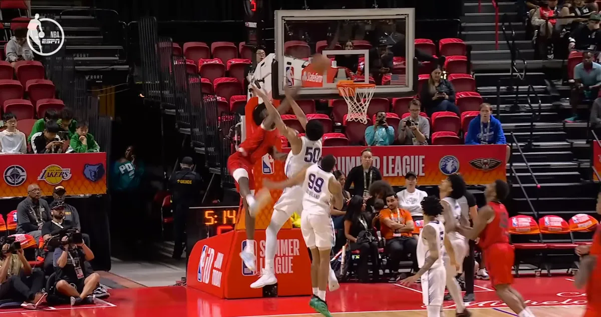 Maladroit mais omniprésent, Caleb Wilson signe le dunk de la Summer League
