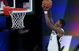 Lonnie Walker IV parmi les jeunes Spurs prolongés