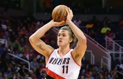 Portland perd Meyers Leonard un mois minimum