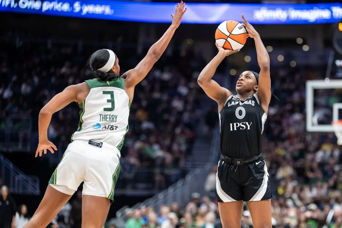 Jackie Young explose son record, les Aces écrasent le Storm