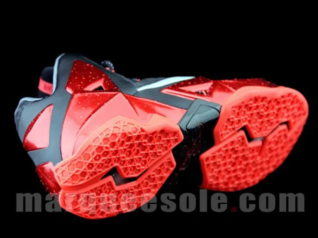 Nike LeBron XI noir/rouge