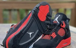 Des images de la Air Jordan 4 “Red Thunder”