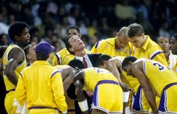 La statue de Pat Riley dévoilée en février par les Lakers