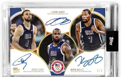Une carte collector avec les signatures de LeBron James, Stephen Curry et Kevin Durant