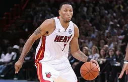 Shawn Marion aux Raptors contre Jermaine O’Neal et Jamario Moon