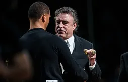 Pourquoi Joe Mazzulla a embrassé le parquet durant la cérémonie