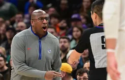 Mike Brown sort son ordinateur pour se plaindre de l’arbitrage !