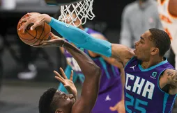 Privé de trois joueurs majeurs, Charlotte survit grâce à sa défense