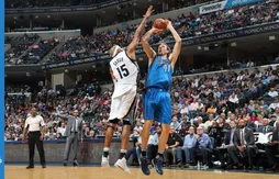 Zapping – Vince Carter contre l’incontrable fadeaway de Dirk Nowitzki !