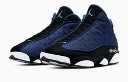 La Air Jordan 13 “Navy” monte en grade