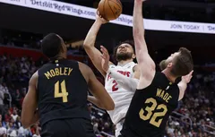 Malmenés, les Pistons finissent fort pour prendre le Game 1