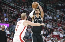 Maladroit, Victor Wembanyama va continuer de shooter à 3-pts