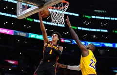 LeBron James voit du Scottie Pippen chez Jalen Johnson