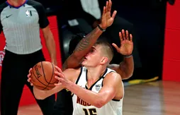 Dwight Howard en mission sur Nikola Jokic