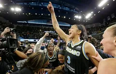 Le Chicago Sky va également retirer le maillot de Candace Parker