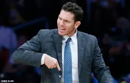 Luke Walton en rogne contre les arbitres