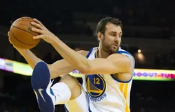 Touché au genou, Andrew Bogut sera absent pour une durée indéterminée