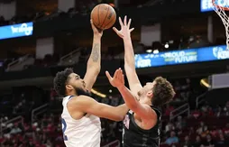 Alperen Sengun a voulu défendre en un-contre-un sur Karl-Anthony Towns