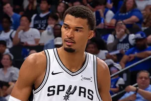 Les Spurs débloquent leur compteur à Dallas