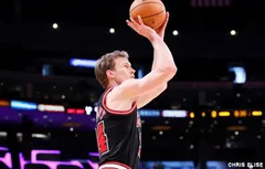Mike Dunleavy Jr reste à Chicago